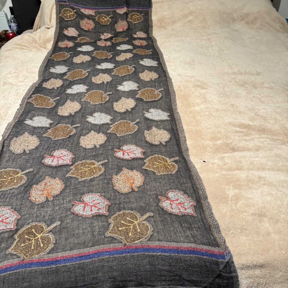 Carolina Amato scarf Gray leaves embroidered detail woman’s Wool Shawl Wrap vin